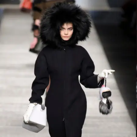 Cara Delevingne en el desfile de moda Otoño/Invierno 2014-2015 de Fendi en Milán el 20 de febrero de 2014.