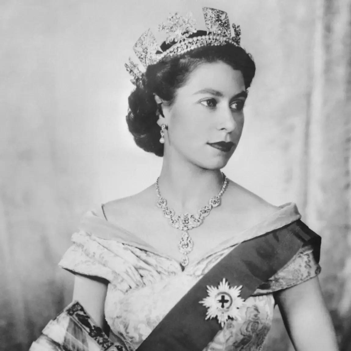 La reina Isabel II retratada en 1952. 