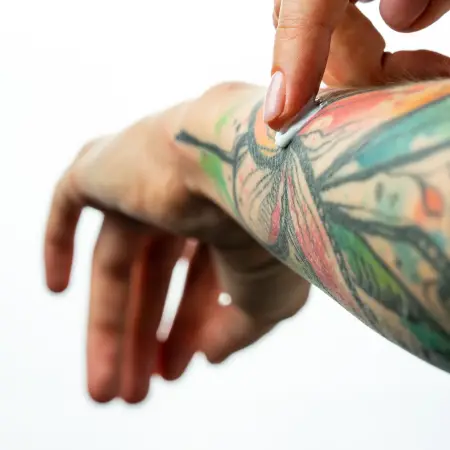 Tatuajes vs clean looks.