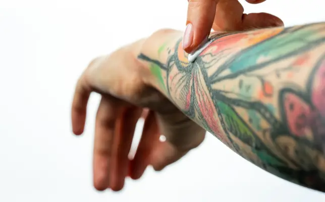 Tatuajes vs clean looks.
