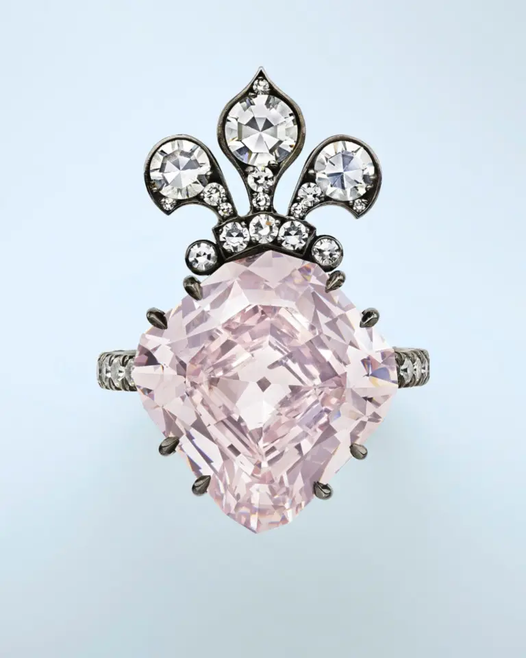 Anillo flor de lis.