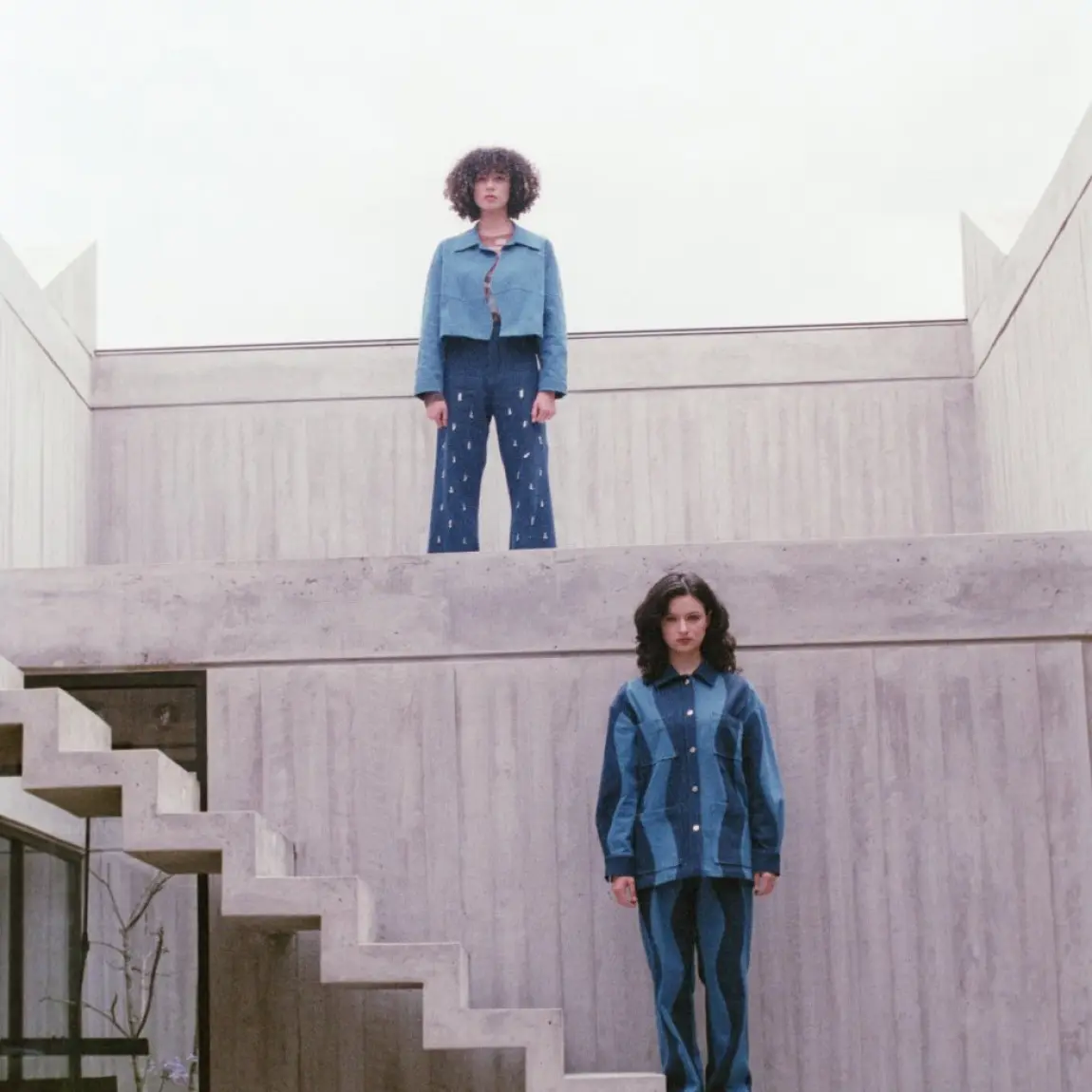 La nueva línea de Isabel Pérez trae denim, curvas e historias