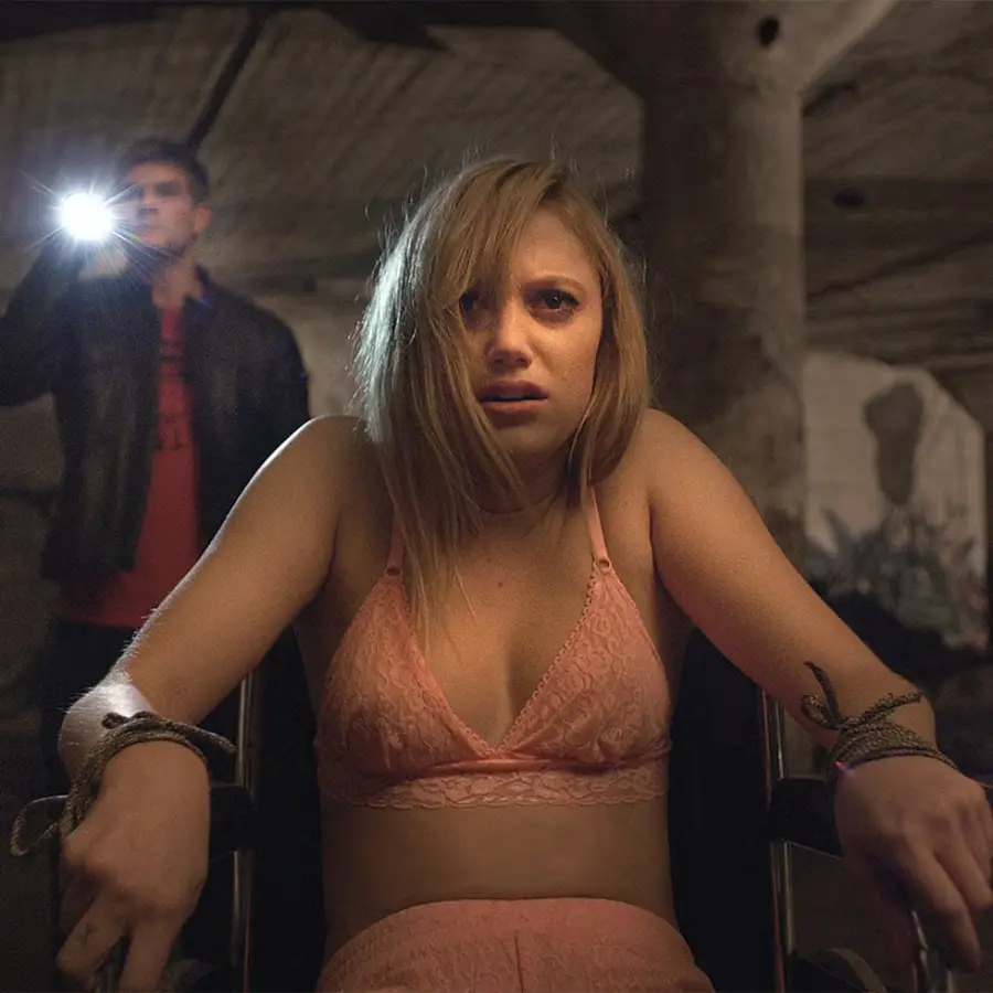it-follows-everett-65dcdbba9b7ae