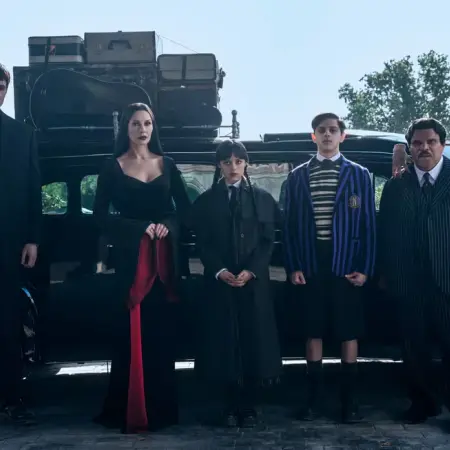 Familia Addams en la segunda temporada de Merlina.