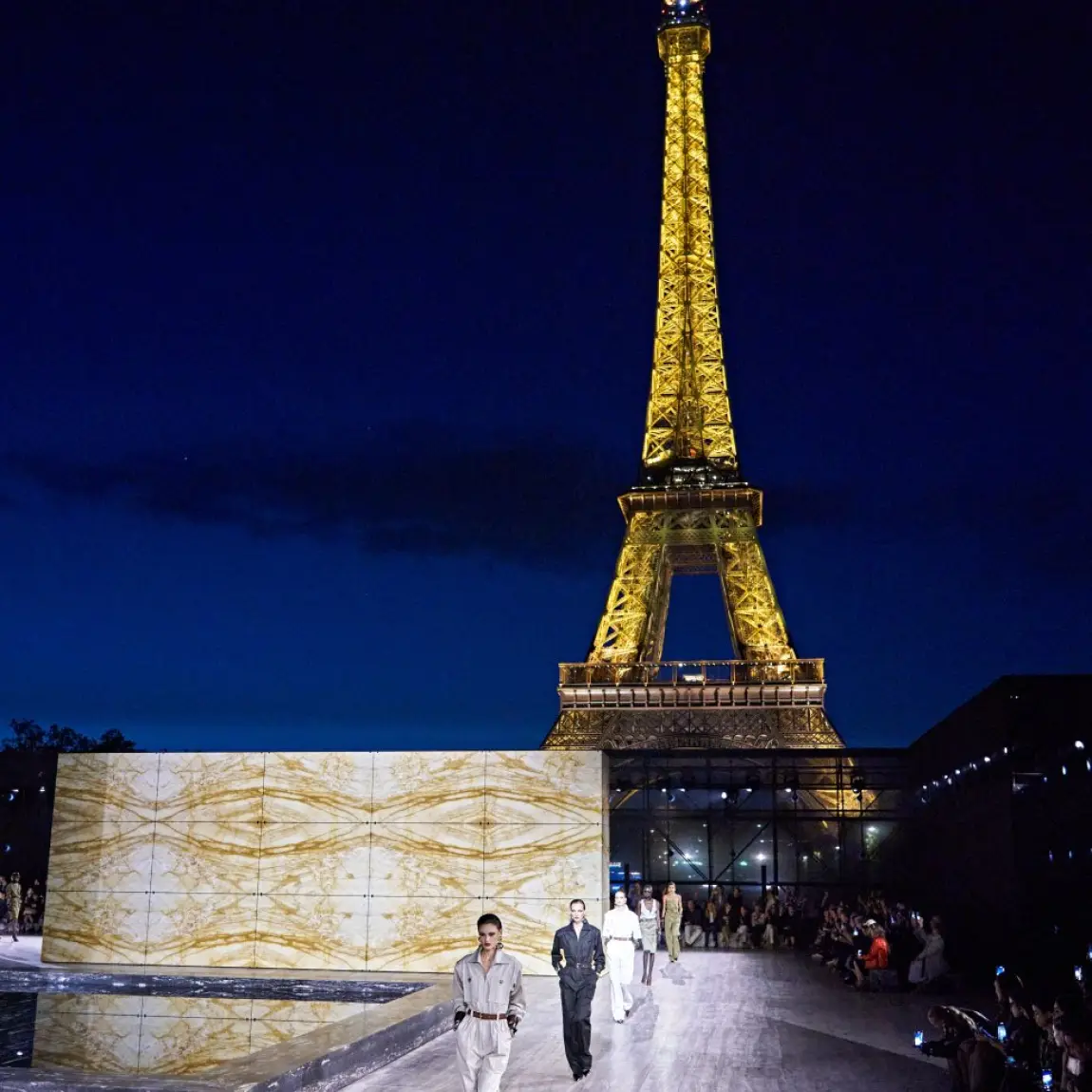 Saint Laurent : Runway - Paris Fashion Week - Womenswear Spring/Summer 2024