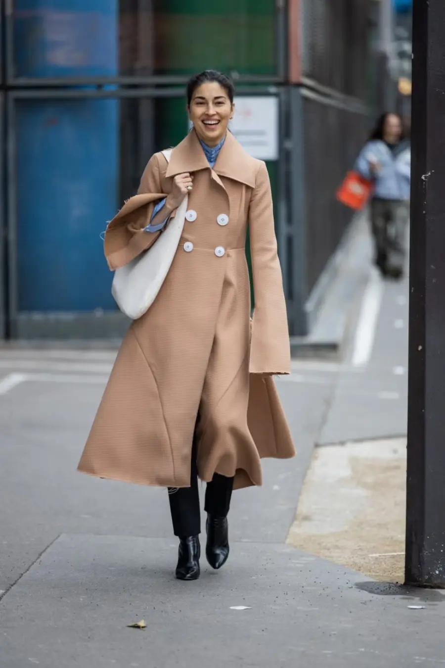 caroline-issa-wears-double-breasted-beige-coat-white-bag-news-photo-1760285382