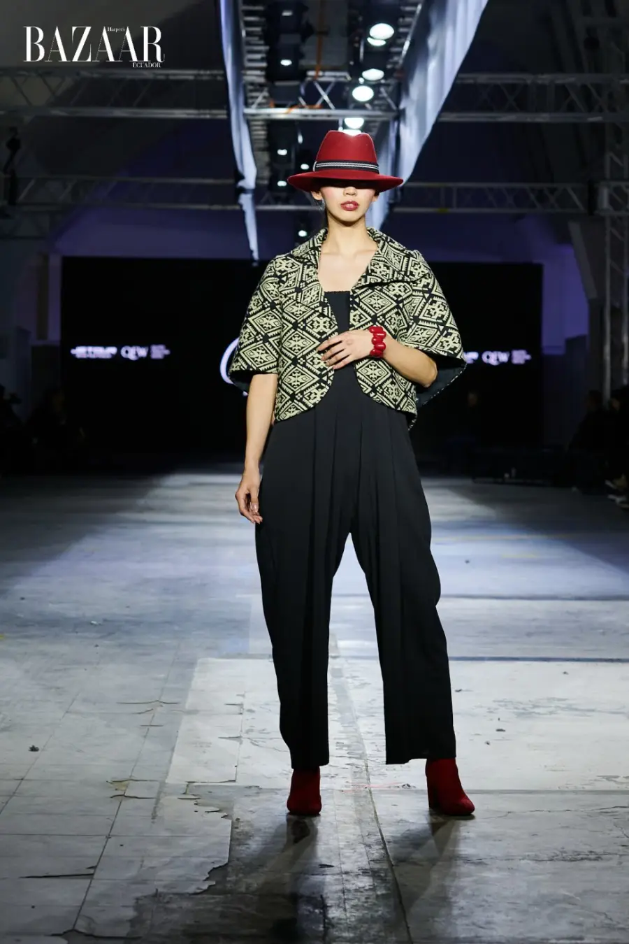 Jessica Velasco en el Quito Fashion Week. Foto: Daniel Queirolo.