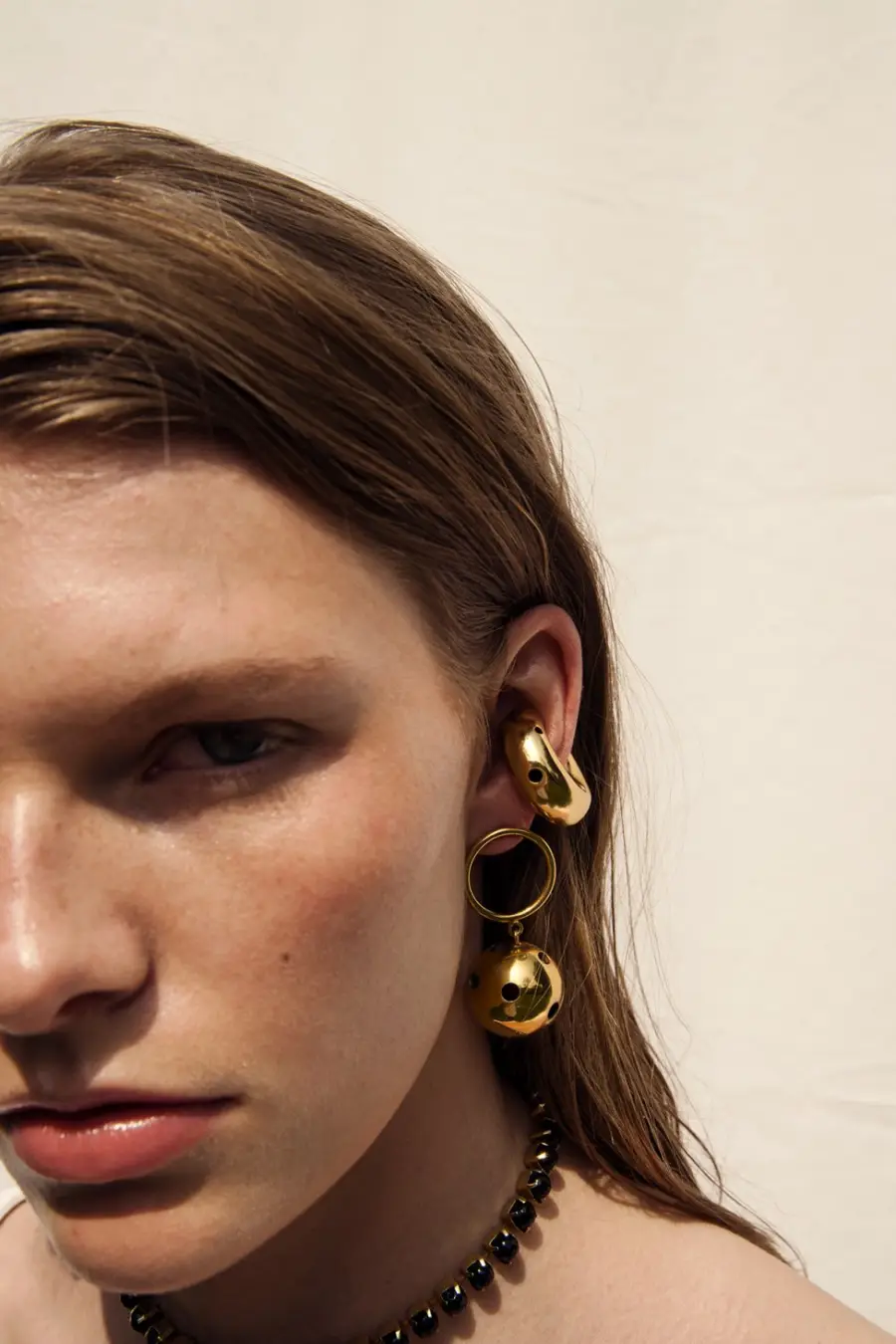 Hanging bubble earrings. Cortesía Paula Mendoza