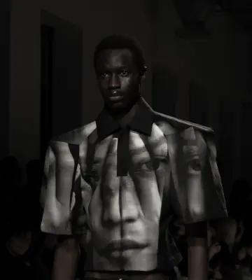 Cobertura de pasarela de Lucian Stefanescu.