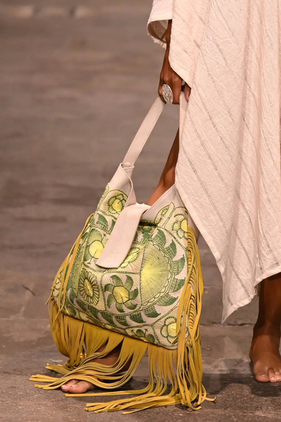 Pasalera Morena Toro, Toni Gie y Maura Marti. Cortesía Costa Rica Fashion Week. Fotógrafo: Oscar Garcés.