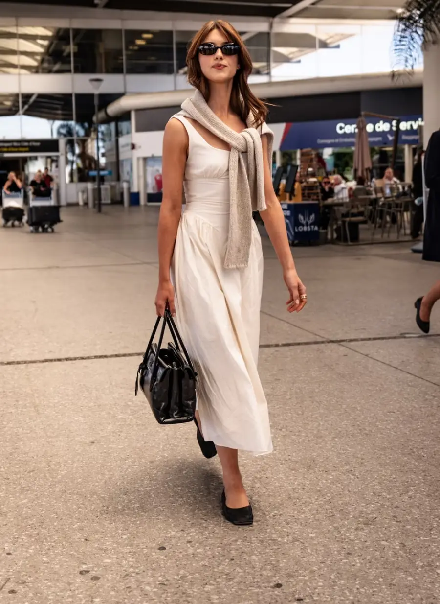 Andrea Cremascoli. Daisy Edgar-Jones con un vestido de Mango.