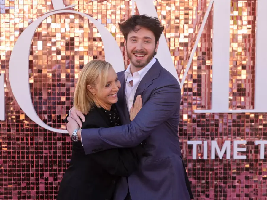 Lisa Kudrow junto a su hijo, Julian. Brianna Bryson. Getty Images.