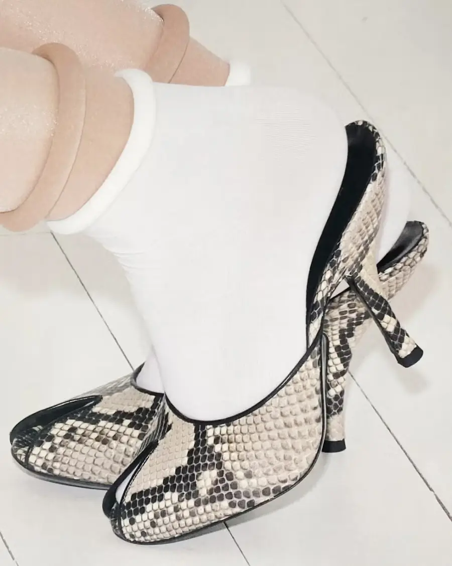 H shoes