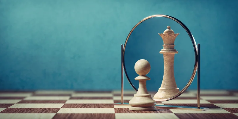 Pawn seeing a queen in mirror.